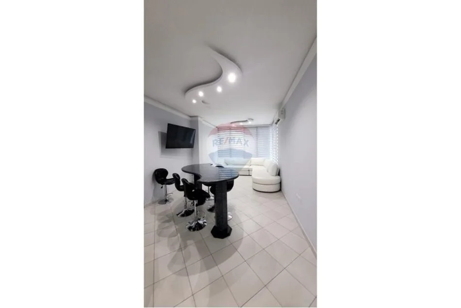 Tirane, jepet me qera apartament 3+1+Ballkon Kati 3, 102 m² 750 € (Liqeni i Thate)