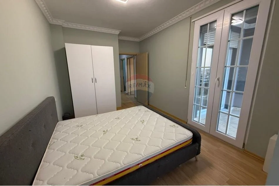 Tirane, jepet me qera apartament 2+1+Ballkon Kati 9, 120 m² 500 € 