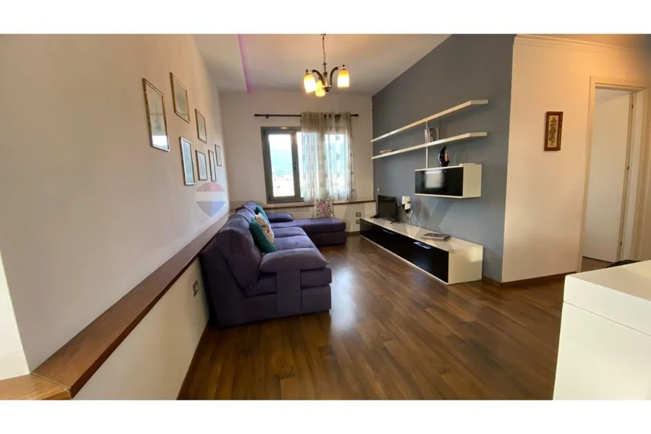 Tirane, jepet me qera apartament 2+1+Aneks+Ballkon Kati 9, 90 m² 700 € (Pazari Ri)