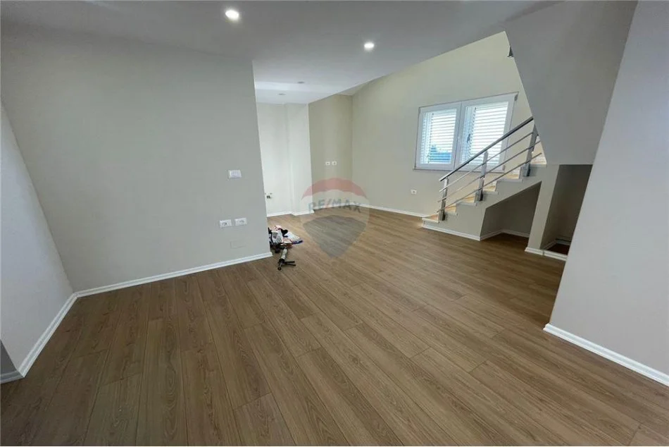 Tirane, shitet apartament 2+1+Ballkon , 130 m² 170.000 € 