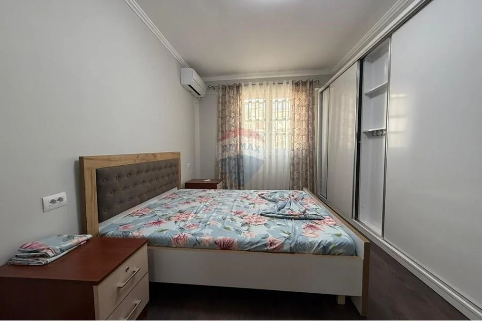 Tirane, jepet me qera apartament 2+1+Ballkon , 111 m² 800 € 