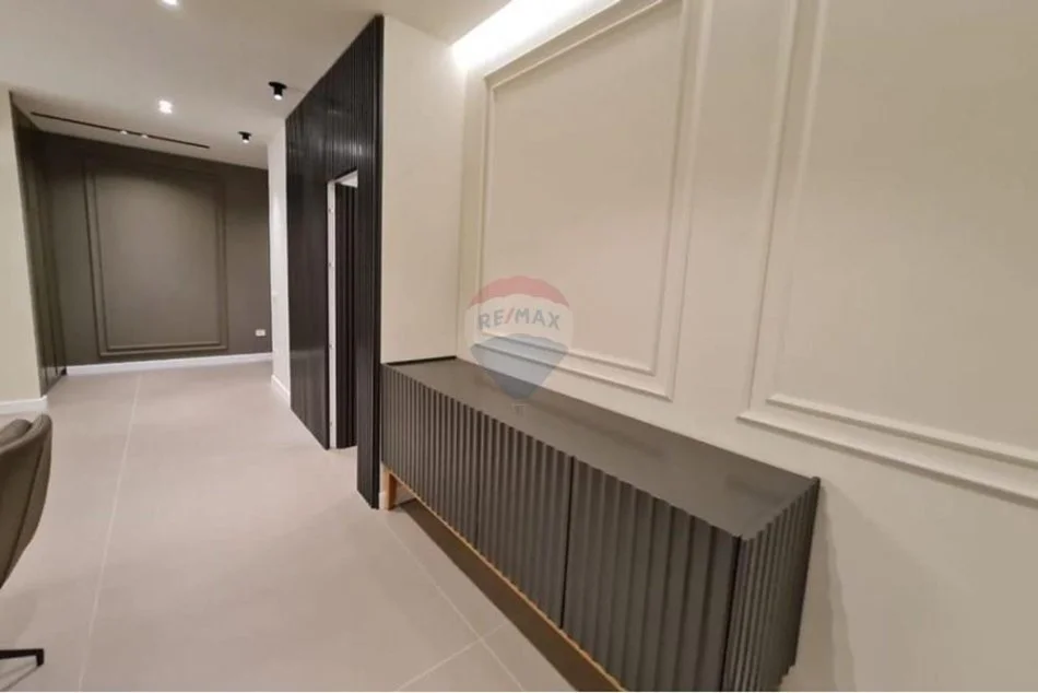 Tirane, jepet me qera apartament 3+1+Ballkon , 186 m² 2.000 € 
