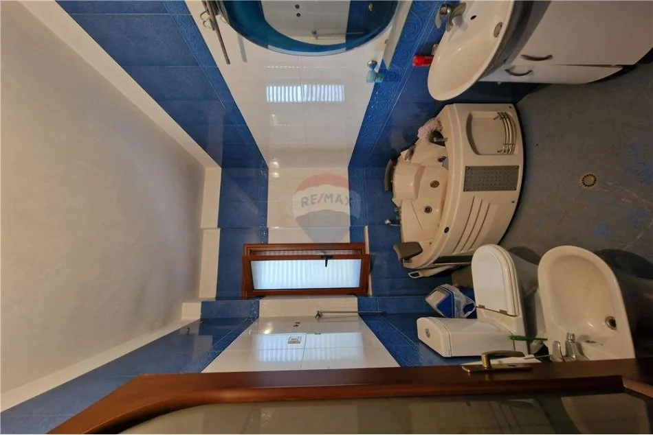 Vlore, shitet apartament+verande | Penthouse 3+1+Ballkon , 328 m² 245.000 € (PRANË PARKUT AULONA, VLORË)