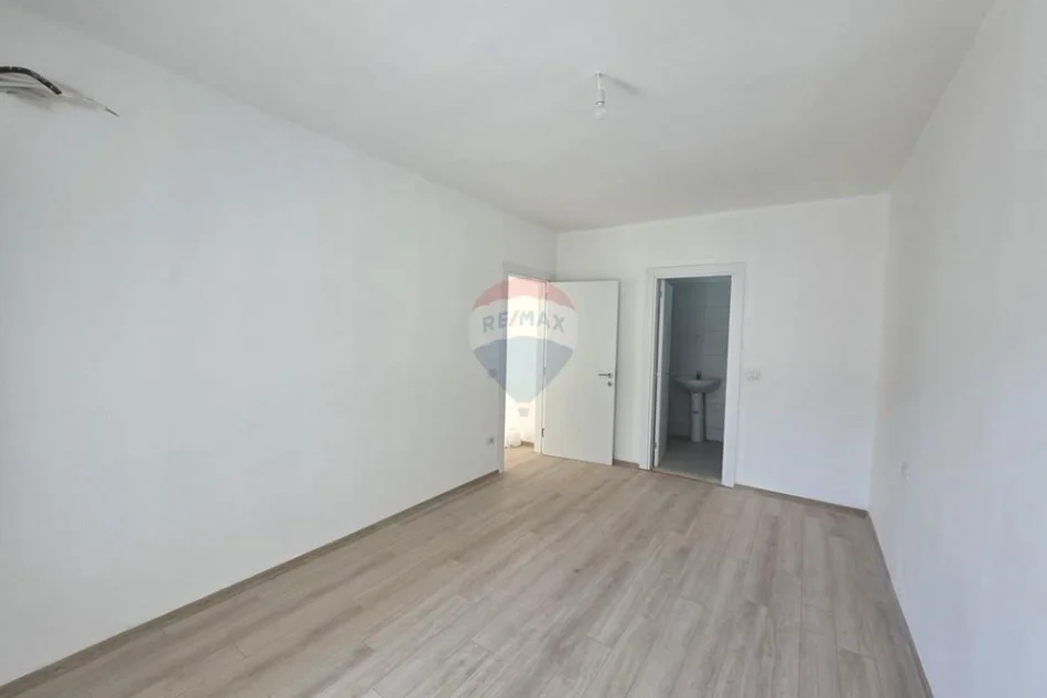 Tirane, jepet me qera apartament 2+1+Ballkon , 112 m² 320 € 