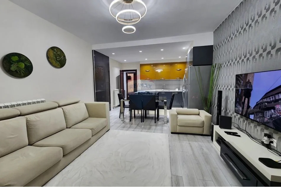 Tirane, jepet me qera apartament , 95 m² 651 € 