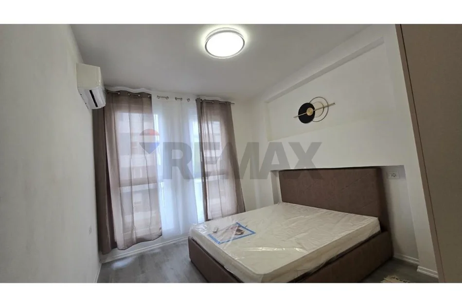 Tirane, jepet me qera apartament 1+1+Ballkon Kati 2, 65 m² 450 € (Univers City)