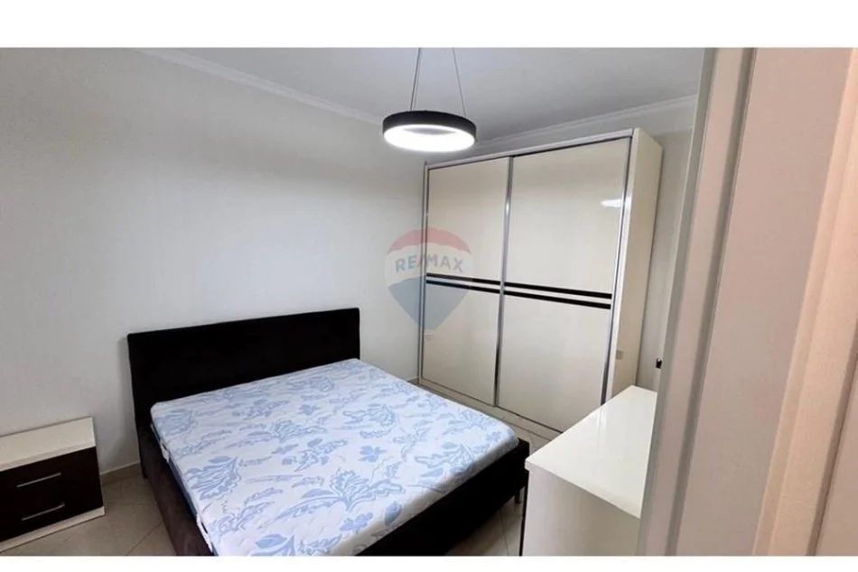 Tirane, jepet me qera apartament 2+1 , 88 m² 800 € 