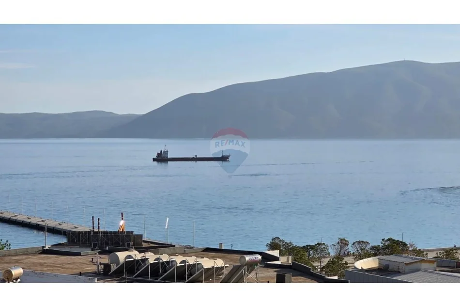 Vlore - Lungomare, shitet apartament 2+1 Kati 10, 110 m² (Rruga Cameria, Lungomare, Vlore)