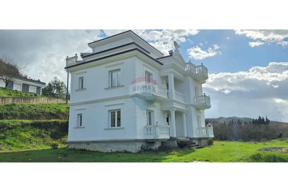 Tirane, shitet Vile , 450 m² 650.000 €