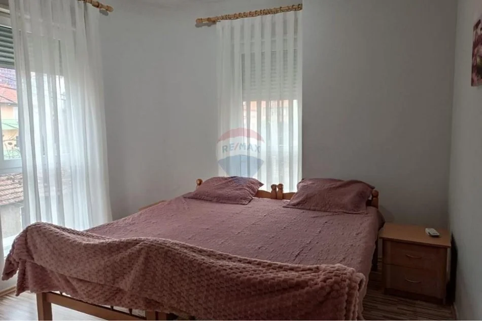 Tirane, jepet me qera apartament 2+1+Ballkon Kati 2, 81 m² 750 € (Rruga e Kavajes)