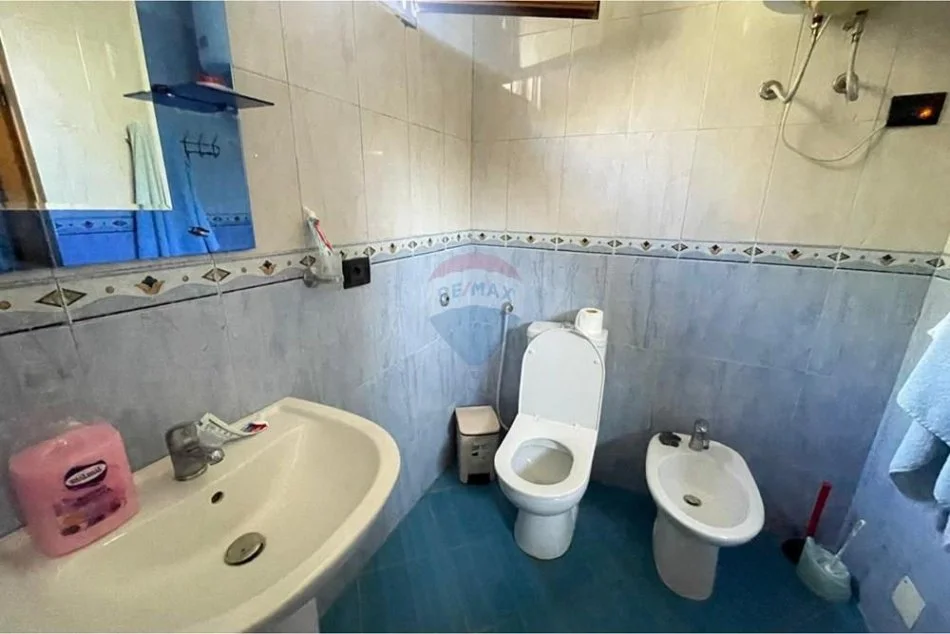 Vlore, shitet shtepi 2+1 Kati 1, 490 m² 120.000 € (Rruga Ali Demi, pranë Spitalit, Vlorë)