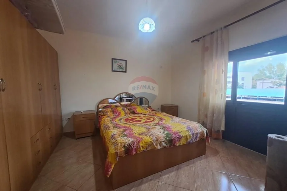 Tirane, jepet me qera 2+1 , 88 m² 500 € (Laprake)