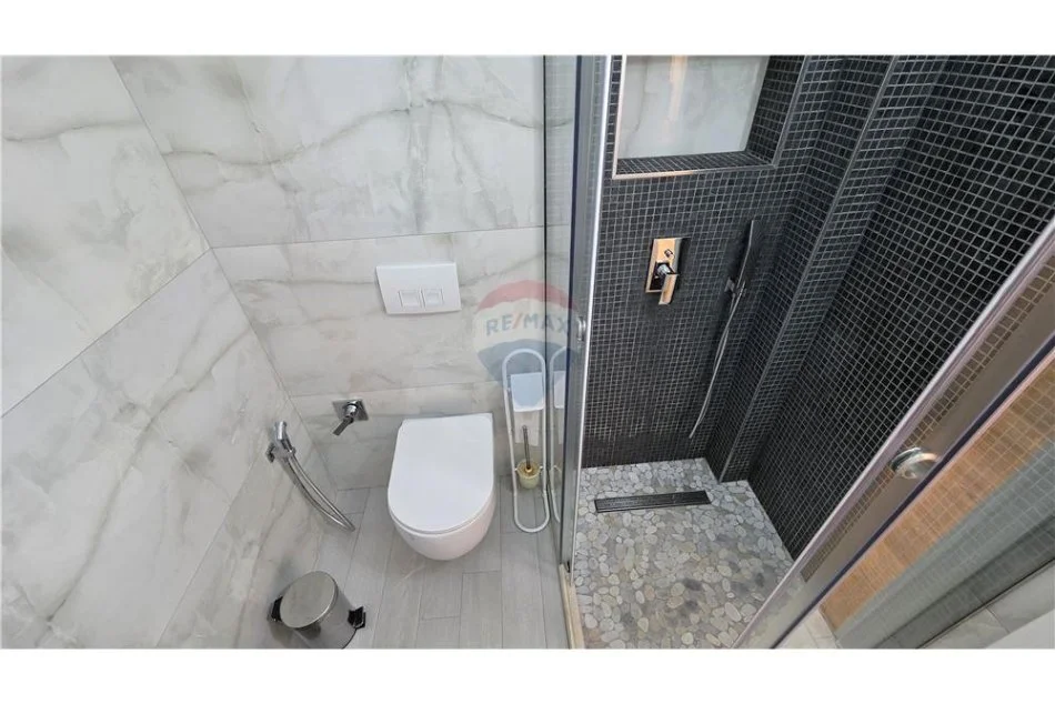 Vlore - Lungomare, shitet apartament 1+1+Ballkon , 75 m² ( Rruga Dhimitër Konomi – Tek Rrapi, Vlorë)