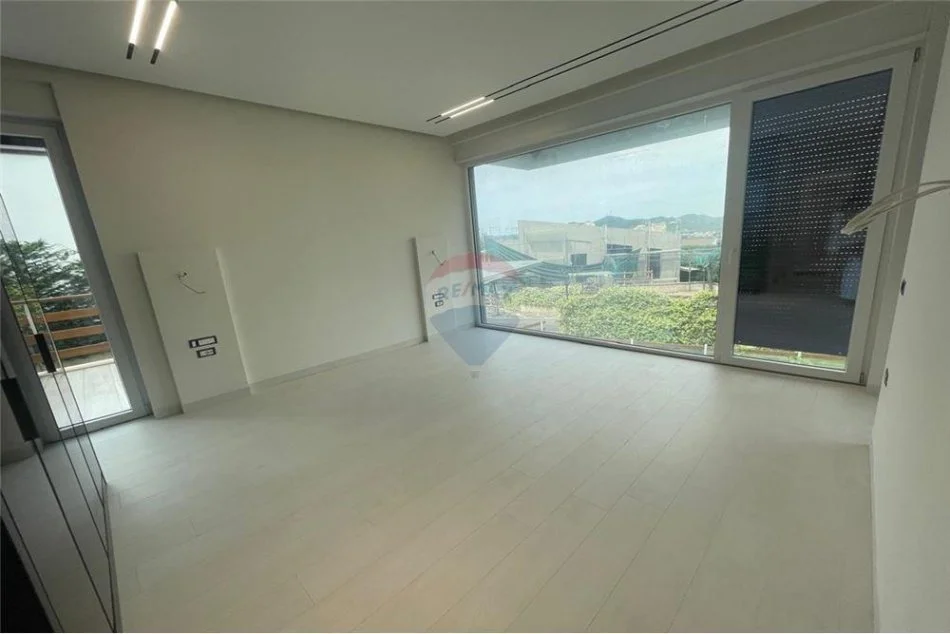 Tirane, jepet me qera Vile 4+1+Ballkon , 680 m² 5.000 € 