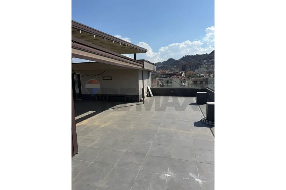 Tirane, jepet me qera apartament , 135 m² 750 € 