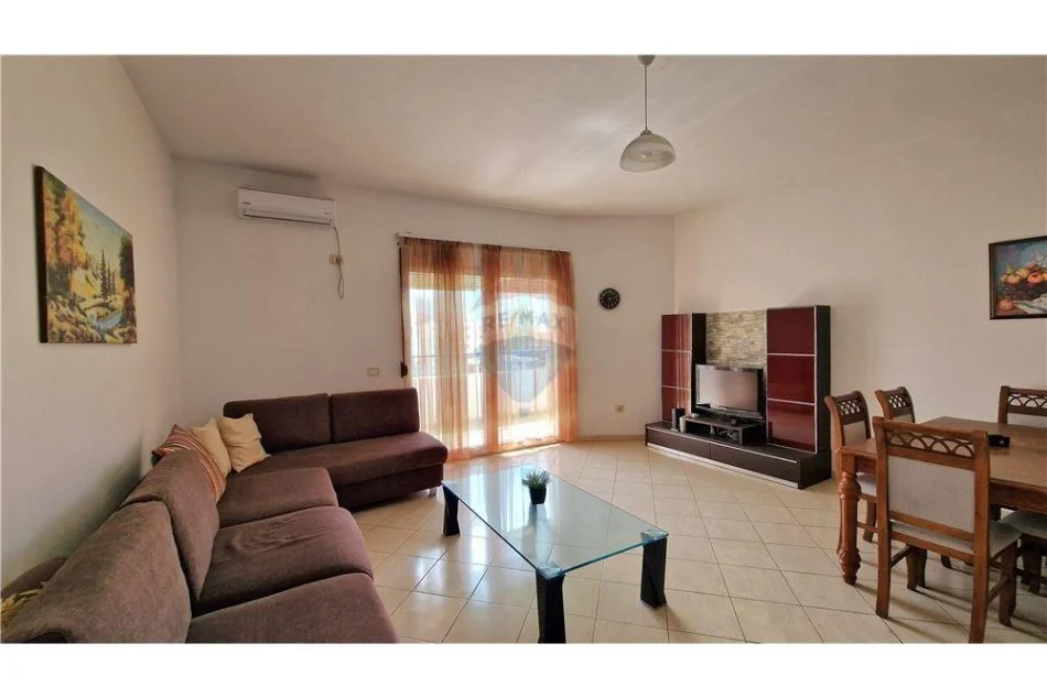 Vlore, shitet apartament 1+1 Kati 2, 135 m² (Mbi Supermarket Conad, Bulevardi Ismail Qemali, Vlorë)