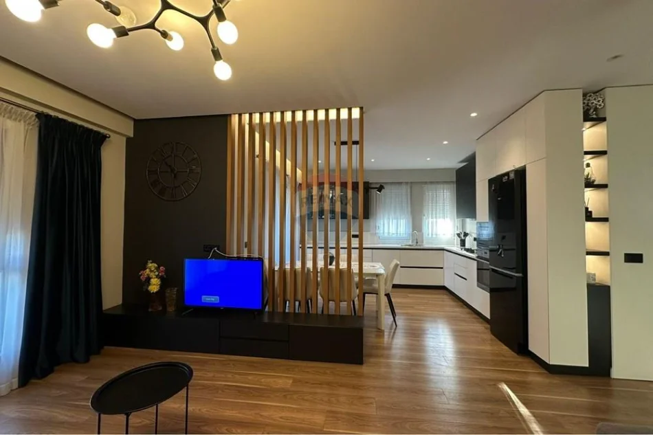 Tirane, jepet me qera apartament 3+1+Aneks+Ballkon , 130 m² 740 € (5 Maji)