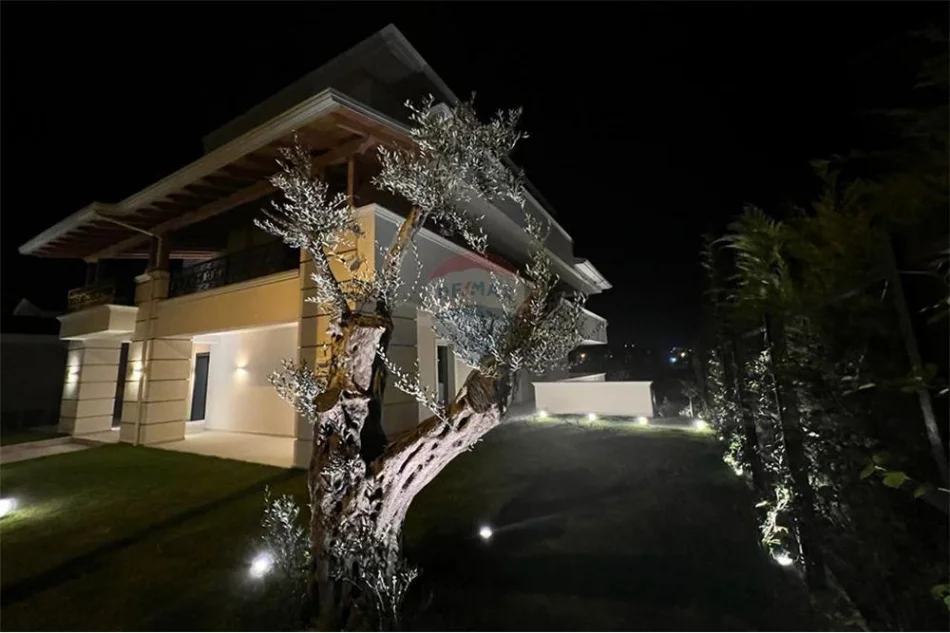 Tirane, shitet Vile Vile 3 Katshe , 750 m² 1.800.000 € (mjull bathore)