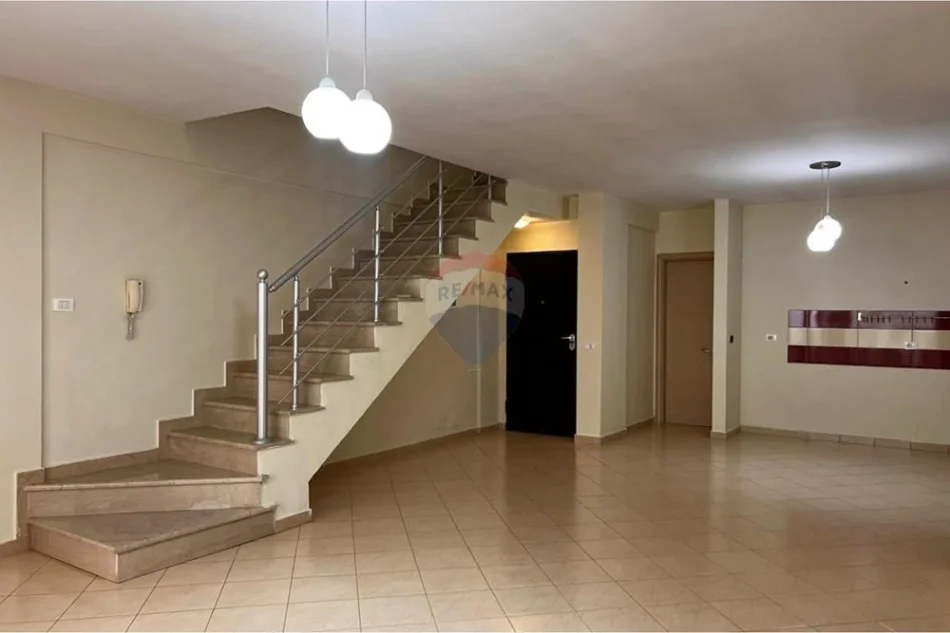 Tirane, shitet apartament 2+1+Ballkon Kati 4, 160 m² 267.000 € (Kodra e Diellit 1)