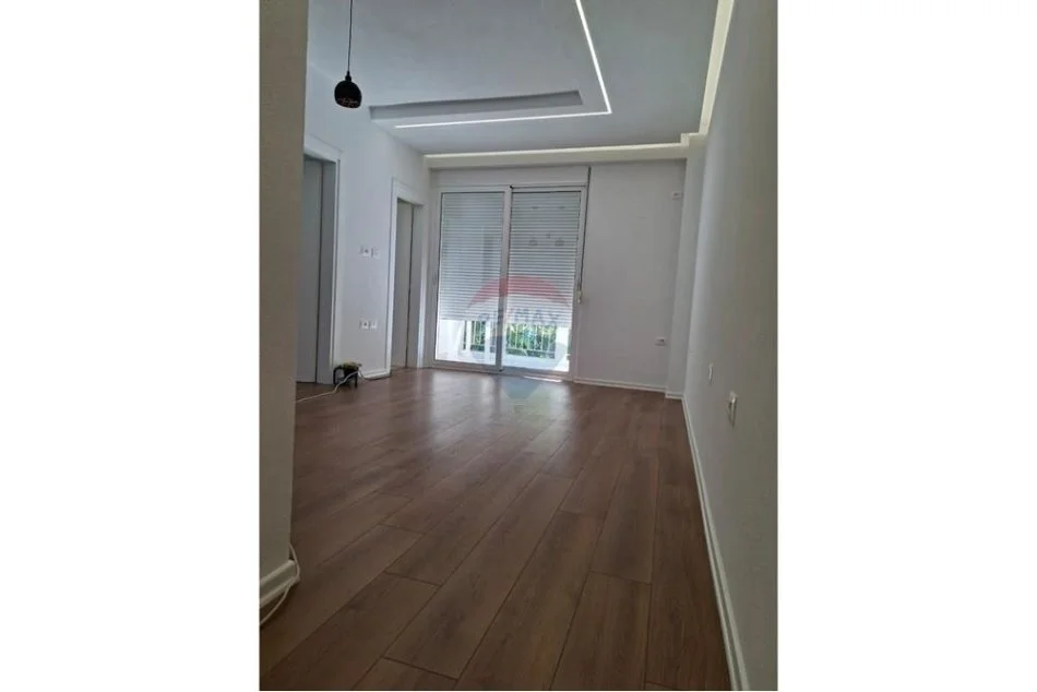 Vlore, shitet apartament 1+1+Ballkon , 46 m² (Rr. Dhimiter Konomi)