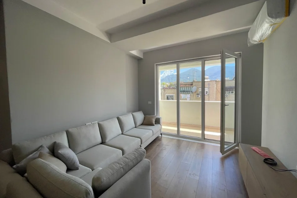 Shk. e Bashkuar, Apartament 2+1 per Qira - 55.000 Lek