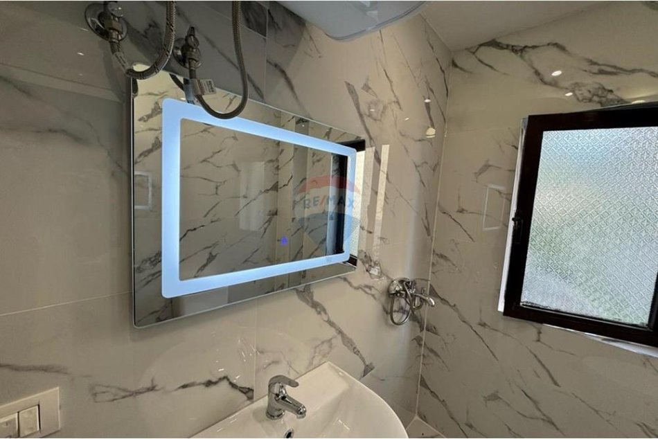 Tirane, shitet apartament 1+1 Kati 2, 56 m² 75.000 € (Kombinat)