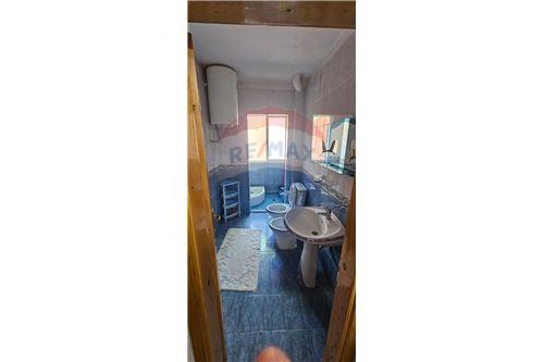 Tirane, jepet me qera apartament 1+1, Kati 2, 60 m2 350 € (Kongresi i Manstirit, Pediatria - Brryli - Rruga Bardhyl, Shqipëri)