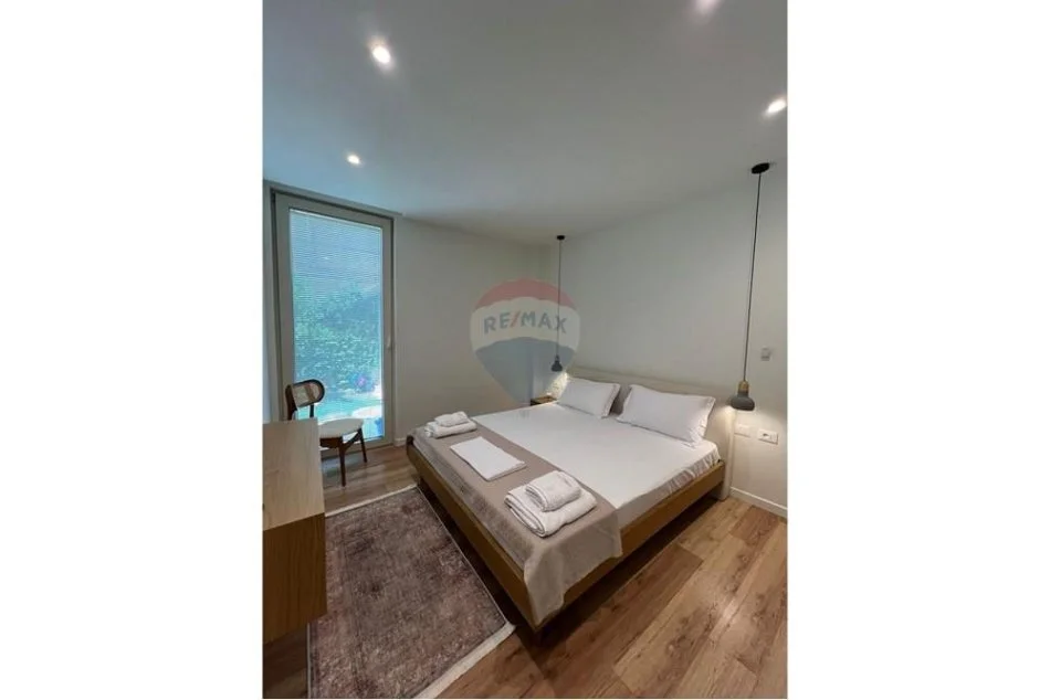 Dhermi - Palase, shitet apartament 2+1+Ballkon , 