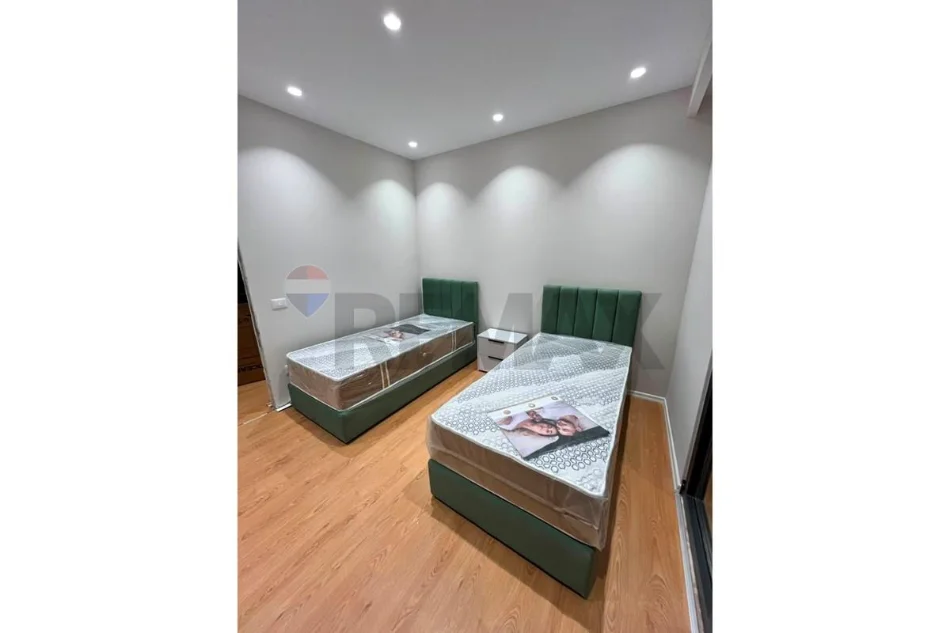 Tirane, jepet me qera apartament 2+1 Kati 7, 120 m² 750 € 