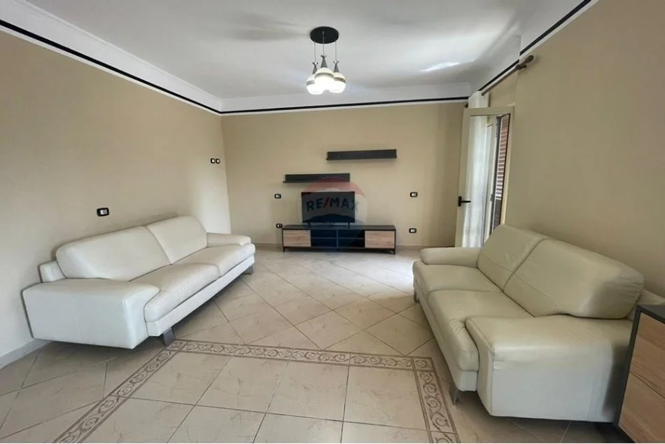 Tirane, jepet me qera apartament 2+1+Ballkon Kati 5, 101 m² 700 € (Rruga Frosina Plaku)