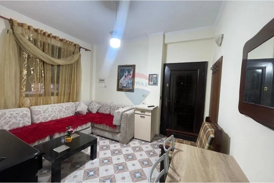Tirane, jepet me qera apartament 1+1 , 55 m² 450 € (5 Maji)