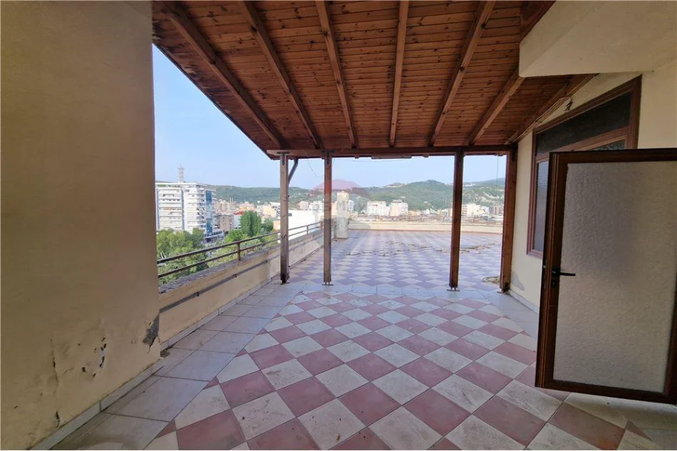 Vlore, shitet apartament+verande | Penthouse 3+1+Ballkon Kati 10, 328 m² 255.000 € (Blv.Ismail Qmali, Vlore)