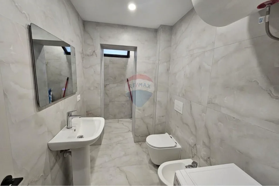Tirane, jepet me qera apartament , 85 m² 800 € (Garda)