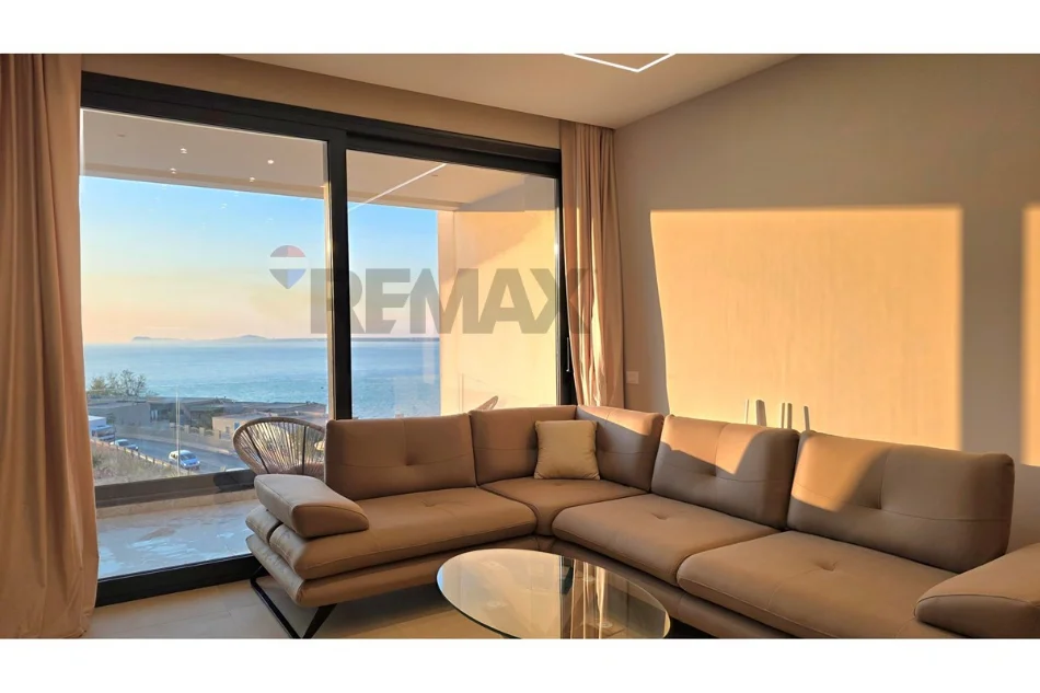 Vlore - Lungomare, shitet apartament 2+1+Ballkon , 102 m² 390.000 € (Rruga Aleksander Moisiu, Vlore)