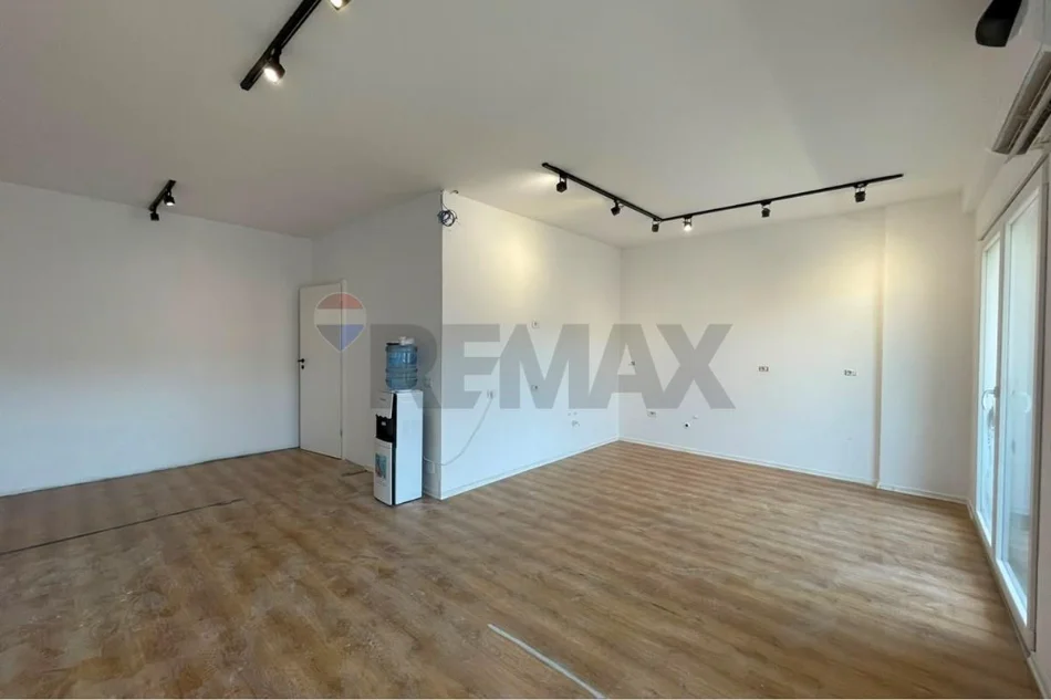 Tirane, jepet me qera , 140 m²