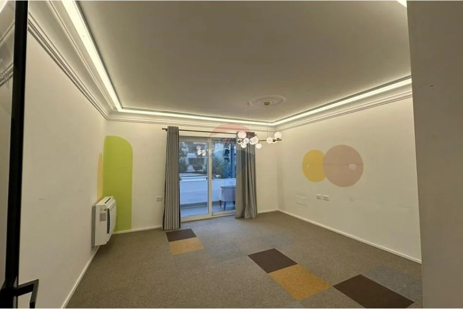 Tirane, jepet me qera zyre , 130 m² 1.500 € (Zogu i Zi)