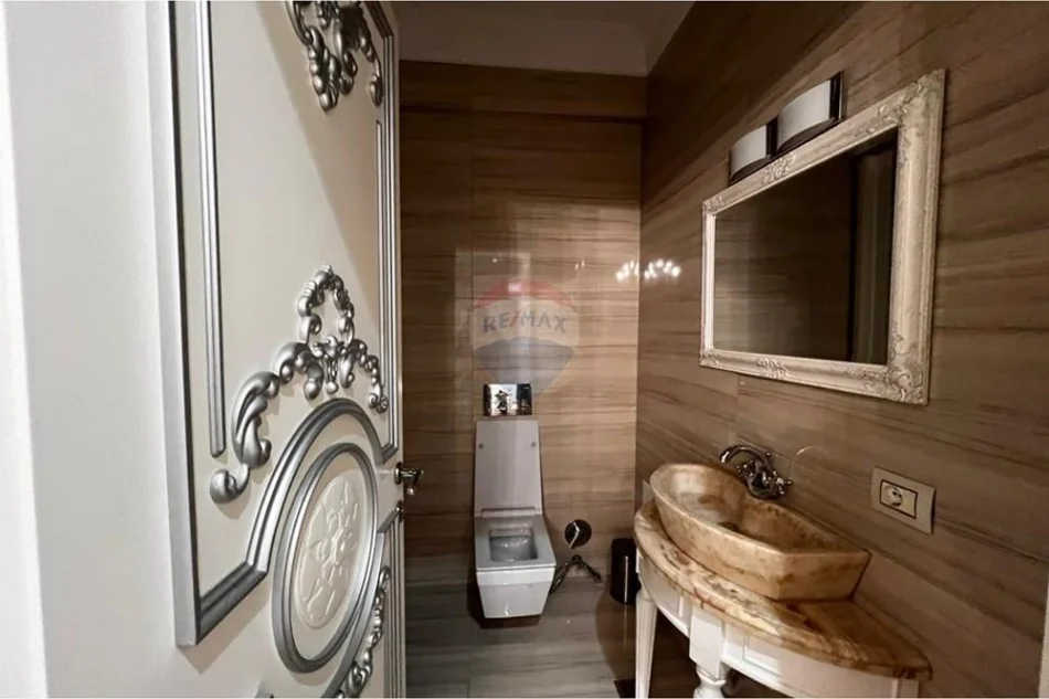 Tirane, shitet apartament 3+1+Ballkon , 325 m² 976.000 € (rruga dibres)