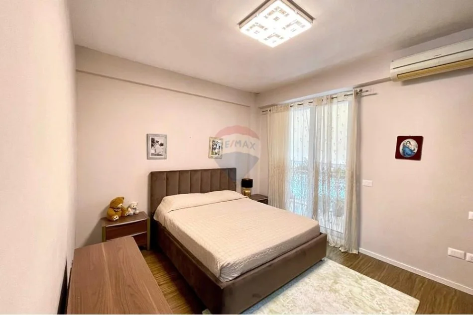 Tirane, jepet me qera apartament 2+1+Ballkon , 125 m² 1.100 € 
