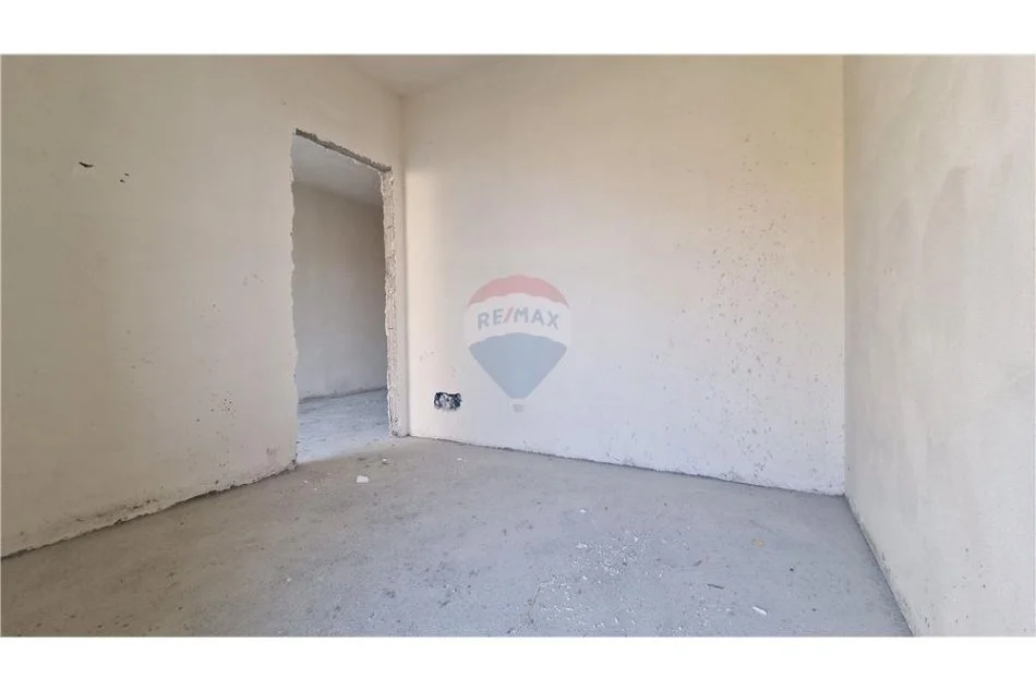 Vlore - Lungomare, shitet apartament 2+1 , 101 m² 243.360 € (Rruga Dhimitër Konomi, Vlore)