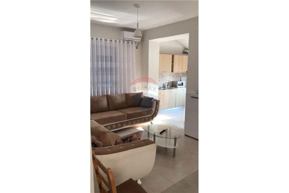 Vlore - Lungomare, shitet Vile ne plazh Vile 3 Katshe Kati 4, 738 m² 650.000 € (Rruga Reshat Osmani, Vlore)