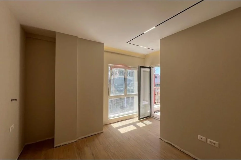 Tirane, jepet me qera apartament 2+1 Kati 3, 65 m² 600 € (Zogu I Zi,)