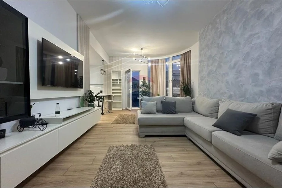 Tirane, jepet me qera 3+1 , 