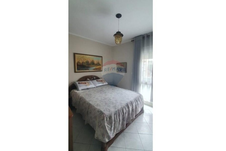 Tirane, jepet me qera apartament 2+1 , 100 m² 600 € 