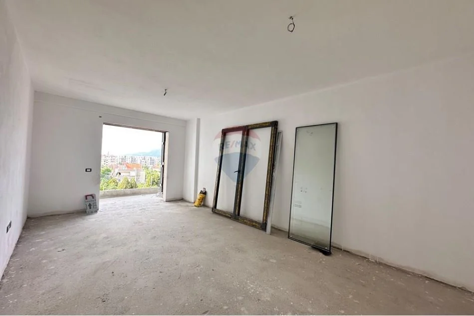 Tirane, shitet apartament 1+1+Ballkon Kati 4, 70 m² 128.000 € 