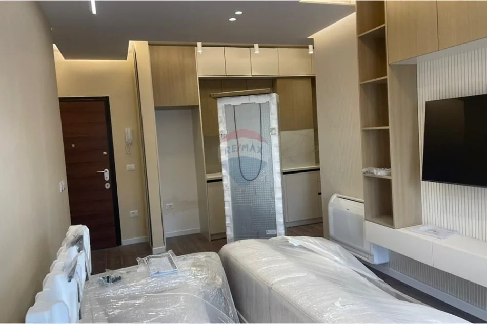 Tirane, jepet me qera apartament 1+1+Ballkon , 70 m² 600 € (Rezidenca Aura)