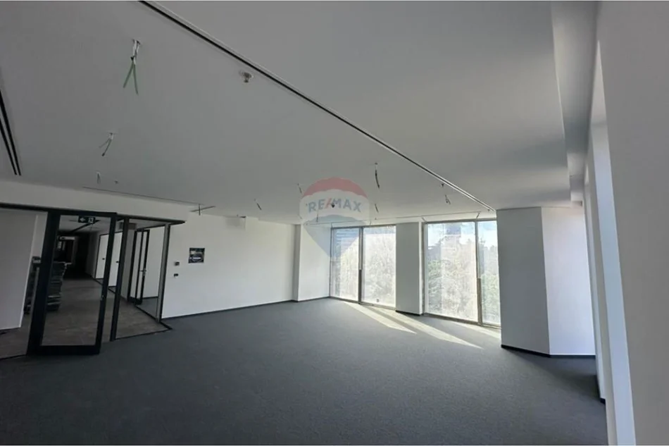 Tirane, jepet me qera ambjent biznesi Kati 3, 119 m² 3.340 € 