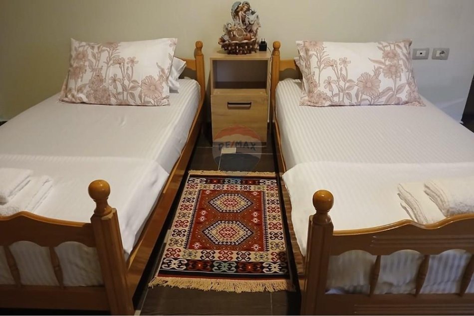 Tirane, jepet me qera apartament 2+1 , 1.200 m² 700 € 