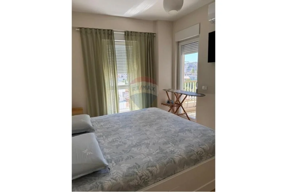 Tirane, jepet me qera 2+1 , 100 m² 750 € (rruga kavajes)