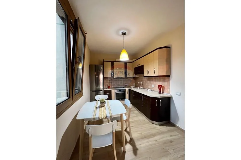 Tirane, jepet me qera apartament 1+1+Ballkon , 73 m² 800 € (Myslym Shyri)
