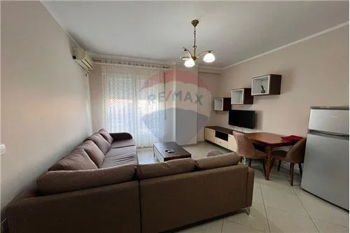 Tirane, jepet me qera apartament 1+1 , 67 m² 500 € (Komuna e Parisit, Albania)